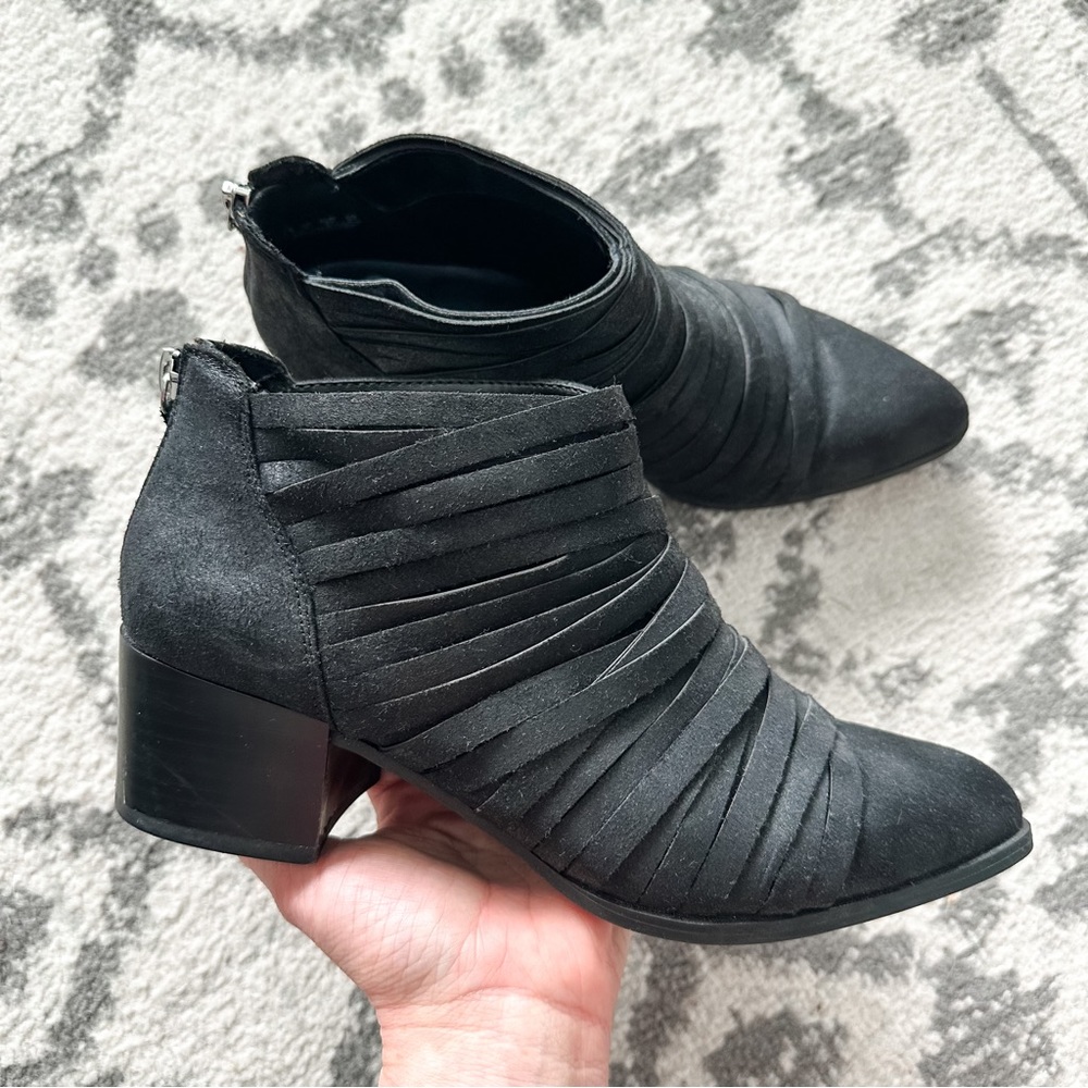 Fergalicious by Fergie Black Heeled Zip Back Booties Size 8M